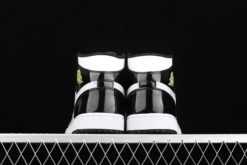 All categories Air Jordan Jordan series basketball shoes Air Jordan 1 Mid Air Jordan 1 Mid SE AJ1 Joe 1 white and black mid-top basketball shoes DC4099-100